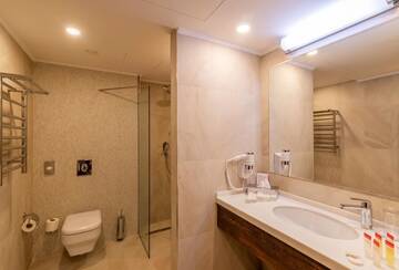Семейный люкс в Отеле Ramada Hotel & Suites by Wyndham Yerevan
